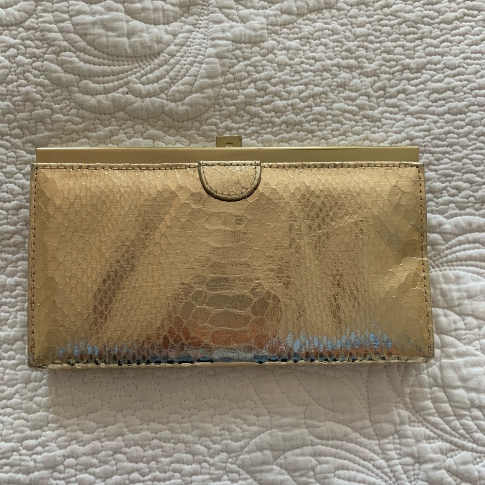 Gold clutch